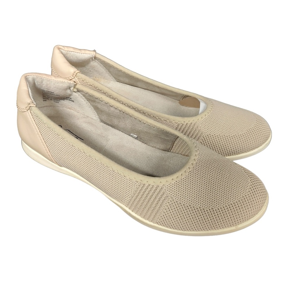 Cliffs by White Mountain Size 7M Beige Pavlina Women's Comfort Flats